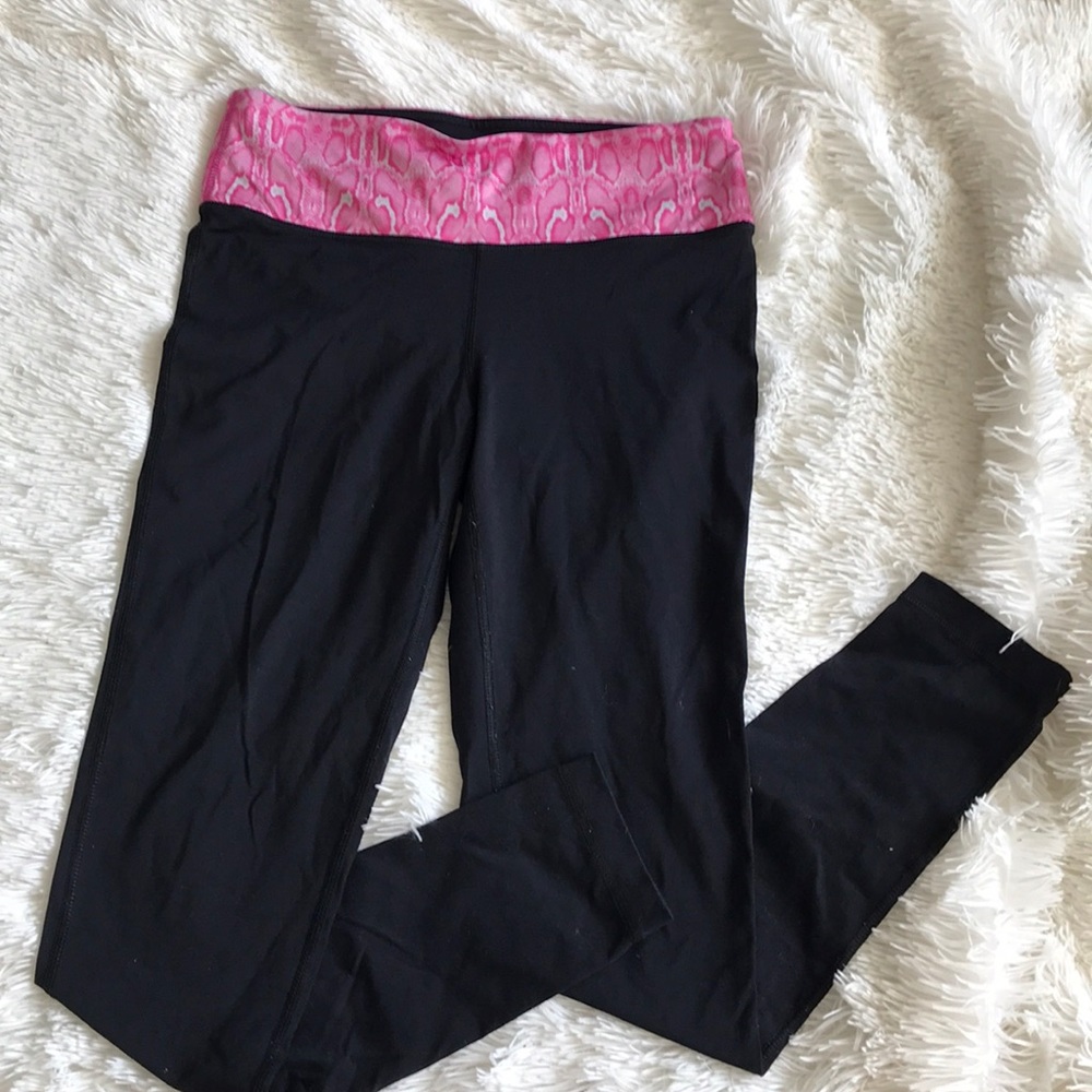 Black leggings with pink leopard